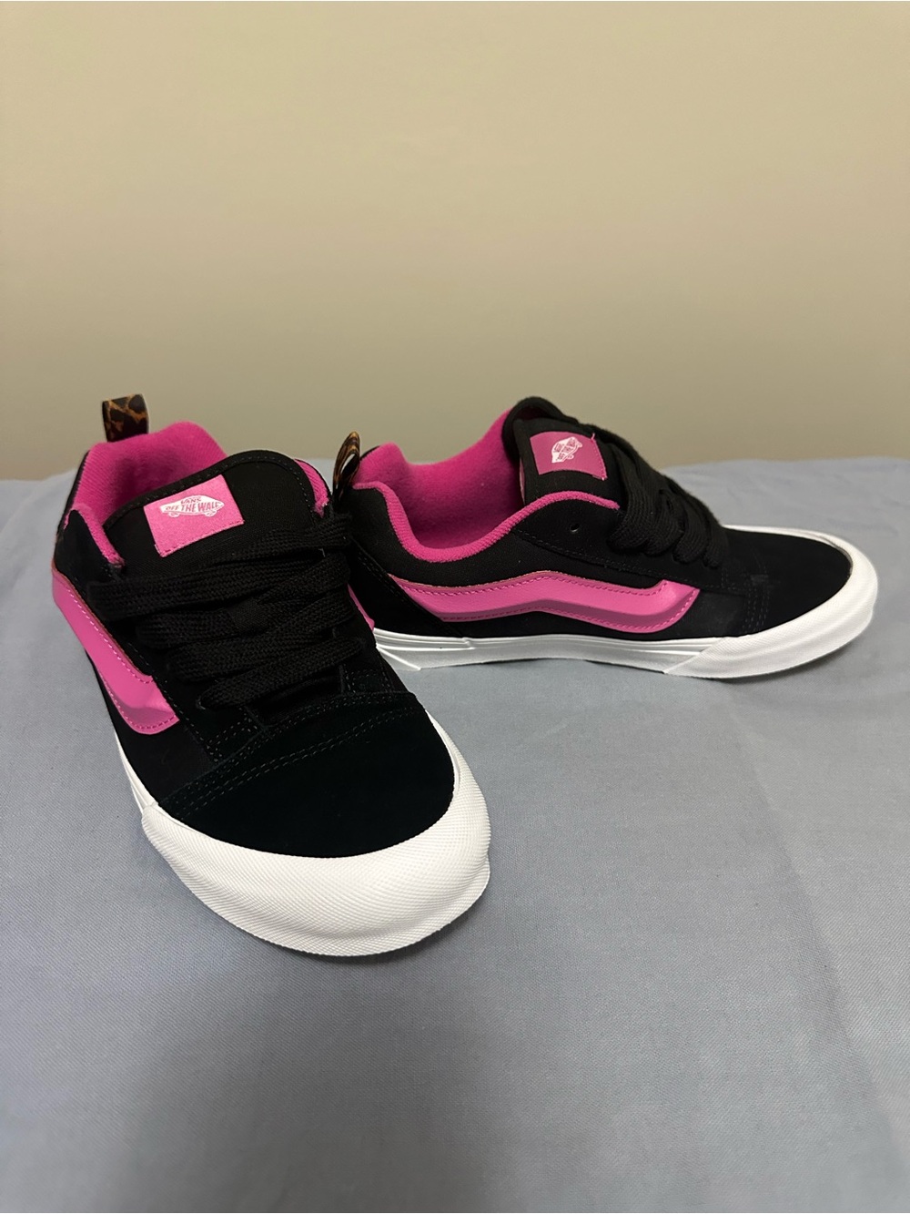Vans Kids Low-Top Sneakers - Black & Bright Pink